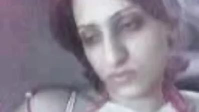 রাস্তার গিটারিস্ট টাকার জন্য বাংলাচুদাচুদি পিক-আপ শিল্পীর সাথে ঘুমিয়েছিলেন।