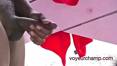 একটি দর্শনীয় মেয়ে অধ্যবসায়ীভাবে তার প্রেমিকার লিঙ্গ চুষে এবং বাংলা বাংলাচুদাচুদি তার সাথে fucks
