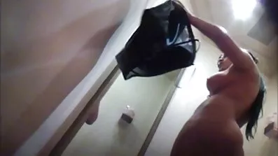 ফ্লাইট অ্যাটেনডেন্টরা বাংলা চুদাচুদি গান দীর্ঘ ফ্লাইটের পরে মজা করছেন।